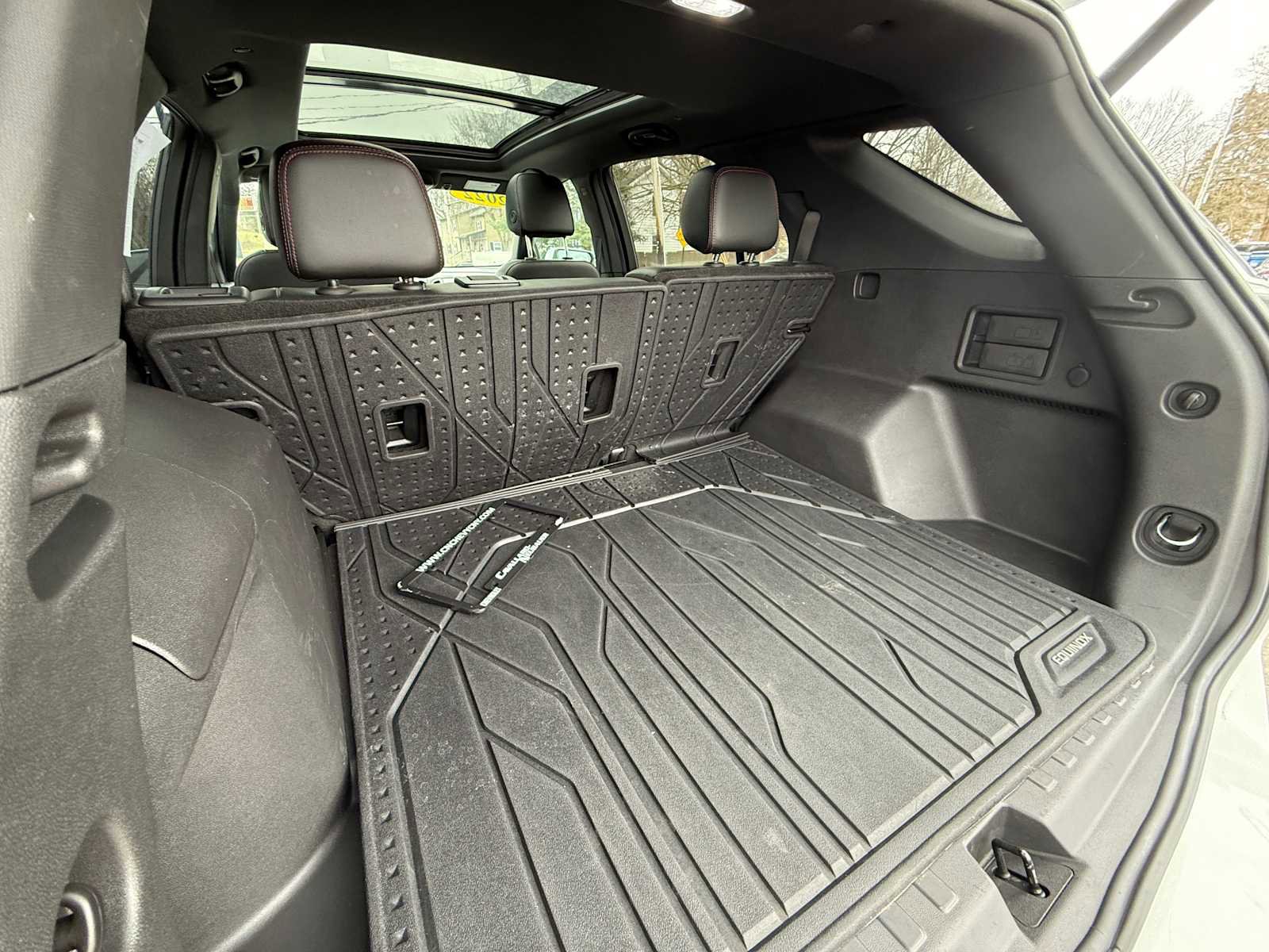 Used 2022 Chevrolet Equinox RS w/ RS Leather Package image 31