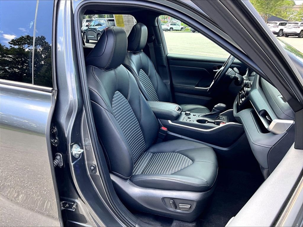 Used 2023 Toyota Highlander XSE AWD/4WD image 11