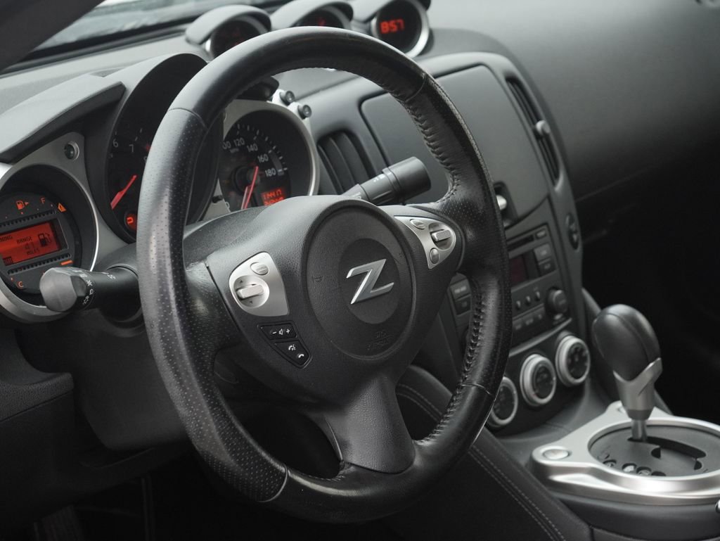 Used 2020 Nissan 370Z Coupe RWD image 21