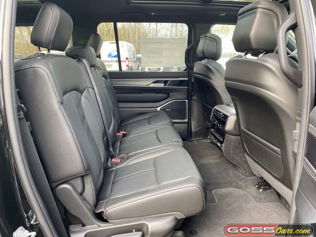 New 2025 Jeep Wagoneer 4X4 w/ Premium Group I image 8