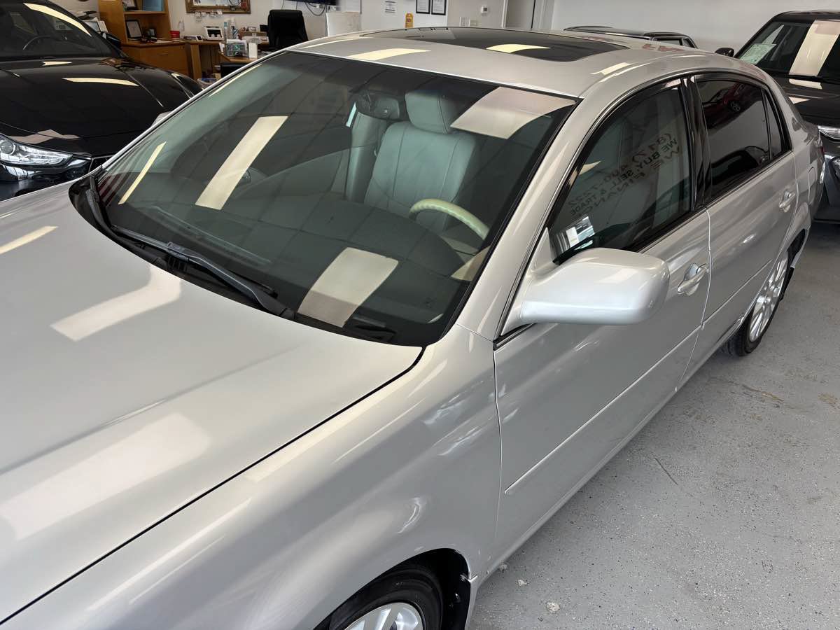 Used 2009 Toyota Avalon XLS FWD image 4