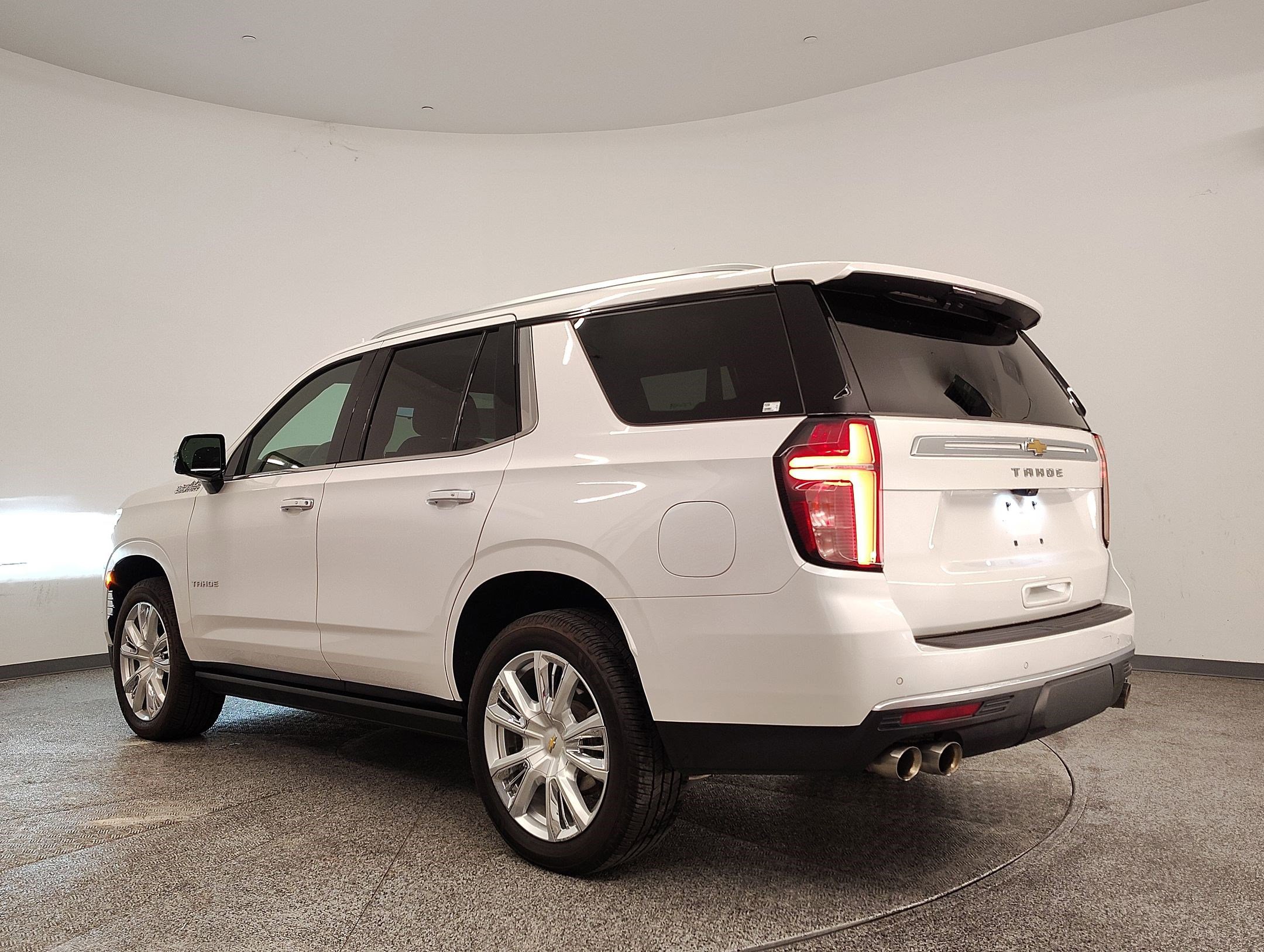 Used 2023 Chevrolet Tahoe High Country image 3