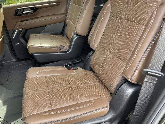 Certified 2025 Chevrolet Tahoe High Country AWD/4WD image 18