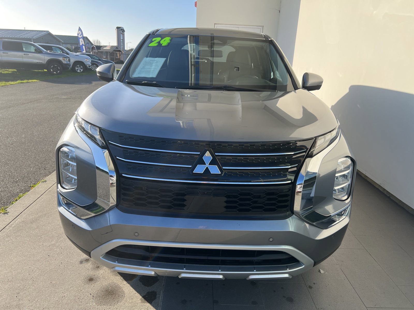 Used 2024 Mitsubishi Outlander SE image 23