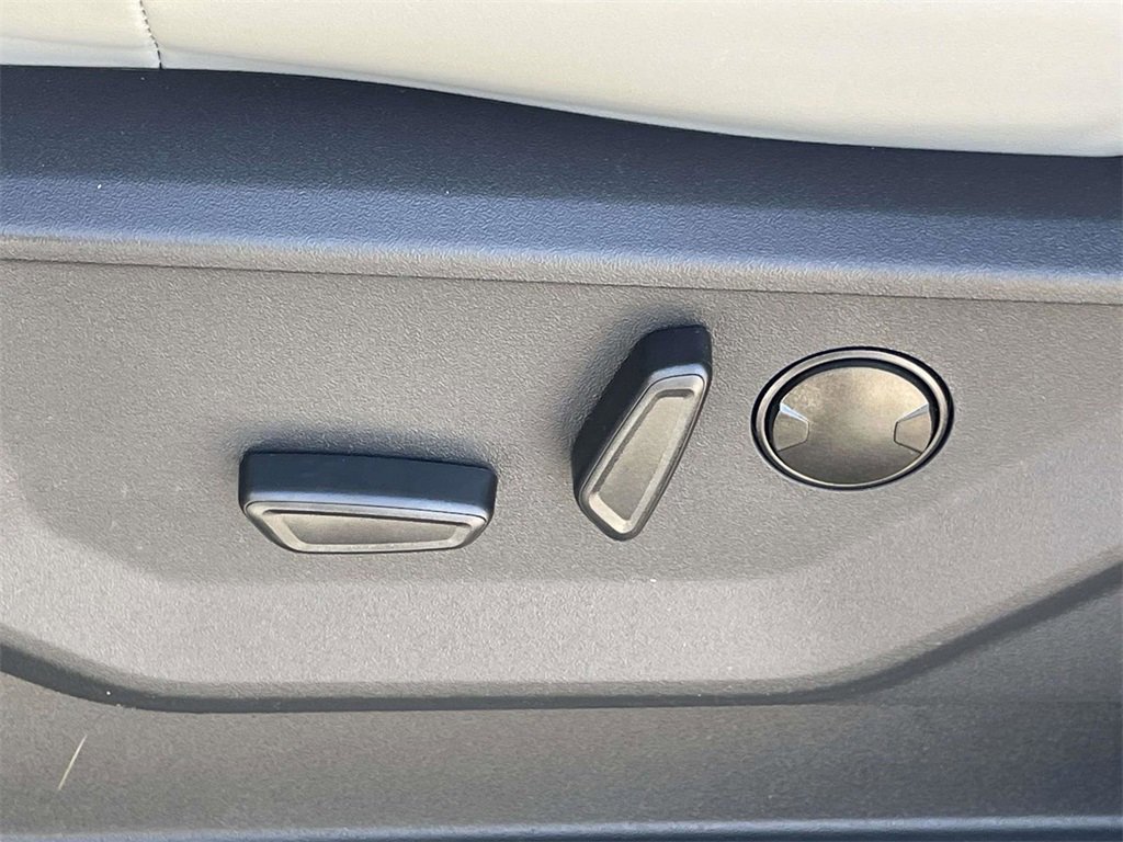 New 2025 Ford Expedition Active image 14