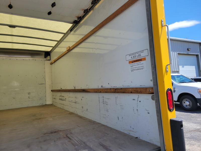 Used 2022 GMC Savana 3500 Extended w/ Power Convenience Package RWD image 9