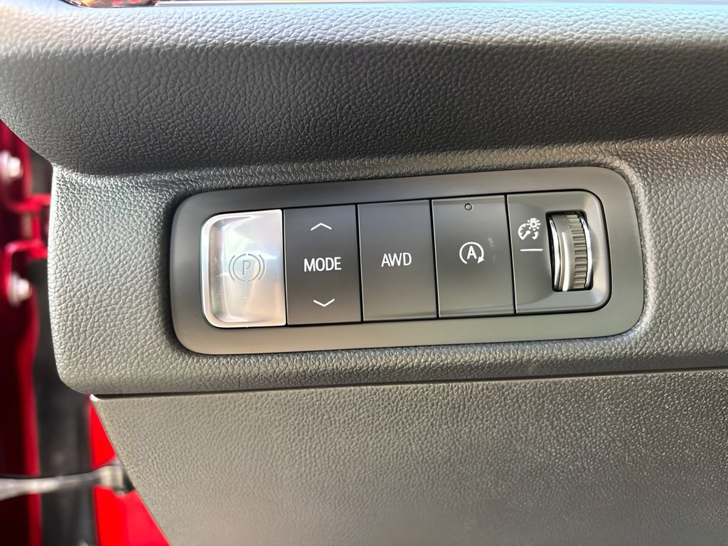 Used 2024 Chevrolet Traverse Z71 AWD/4WD image 13