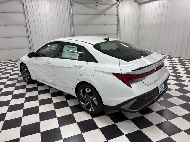 Used 2025 Hyundai Elantra SEL FWD image 4