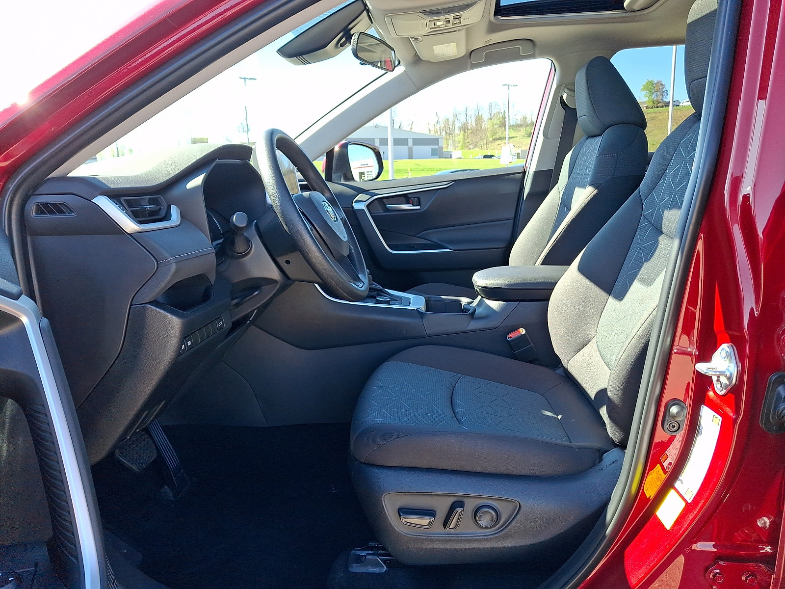 Used 2025 Toyota RAV4 XLE w/ Convenience Package image 14