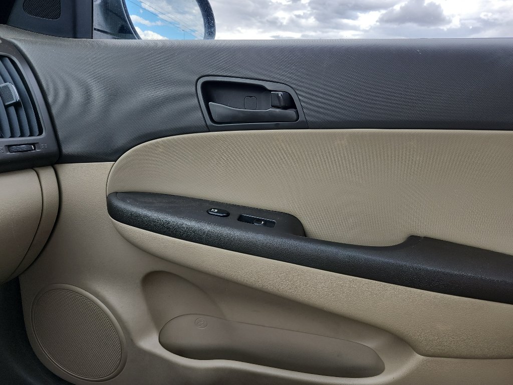 Used 2012 Hyundai Elantra GLS FWD image 25
