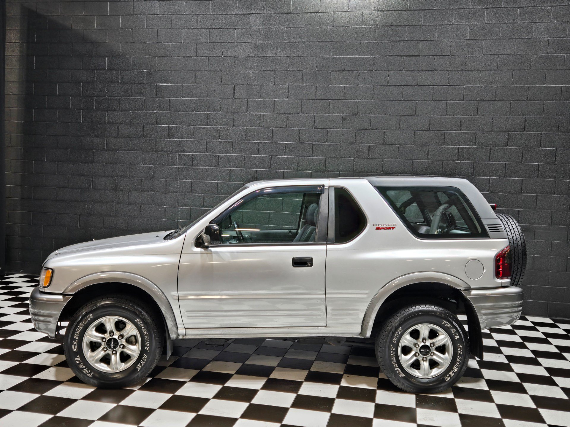 Used 2002 Isuzu Rodeo Sport RWD image 3