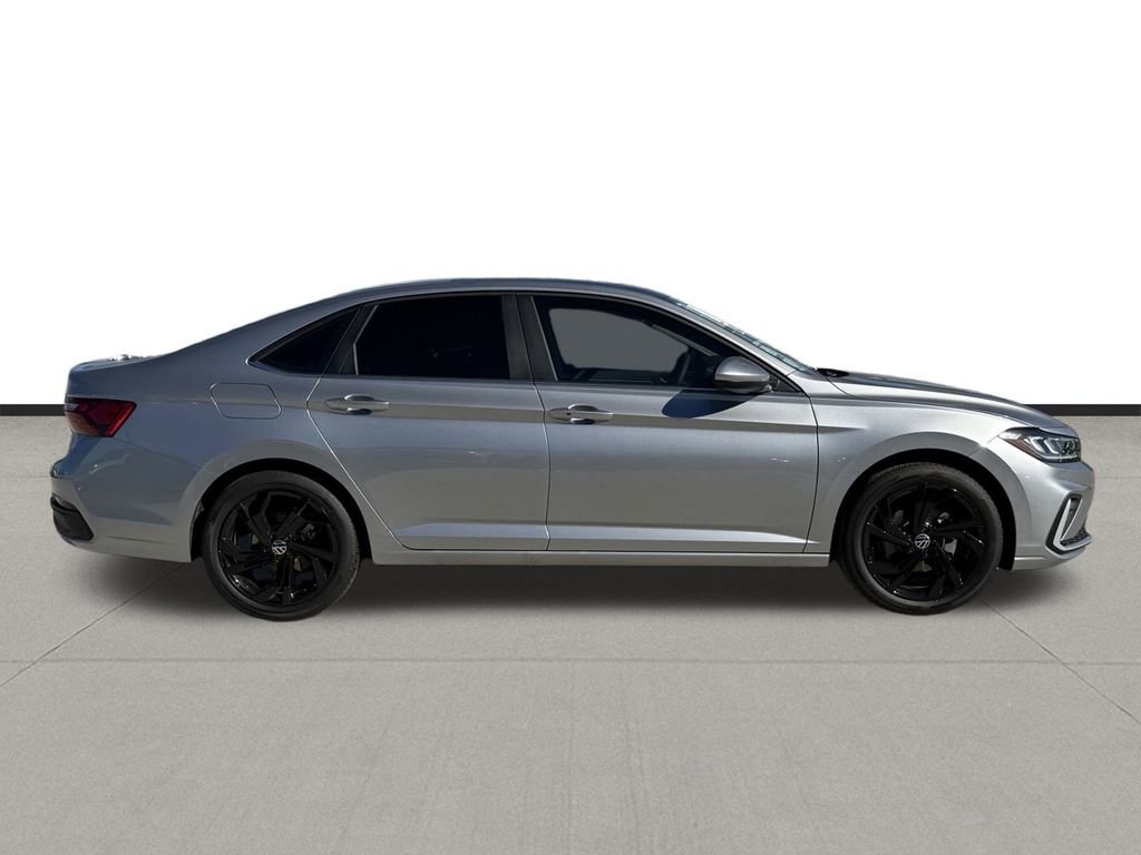 New 2026 Volkswagen Jetta SE image 4