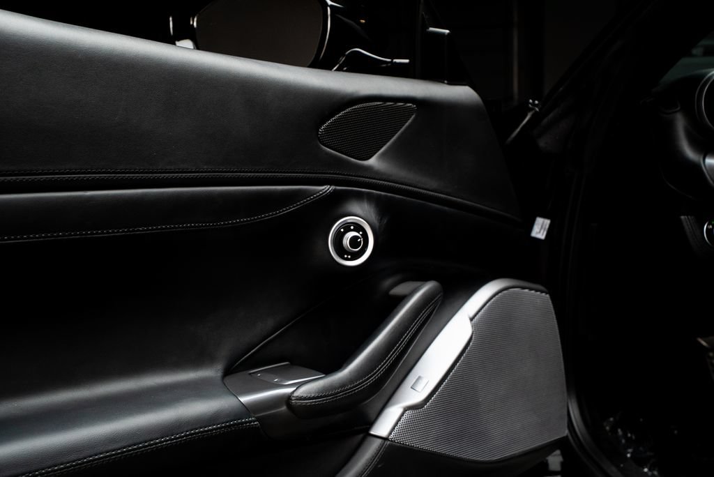 Used 2019 Ferrari Portofino RWD image 18