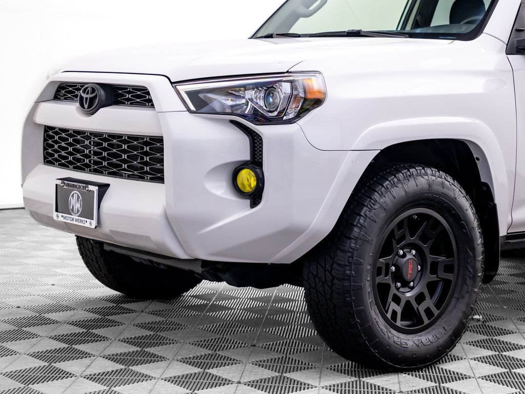 Used 2019 Toyota 4Runner SR5 AWD/4WD image 35