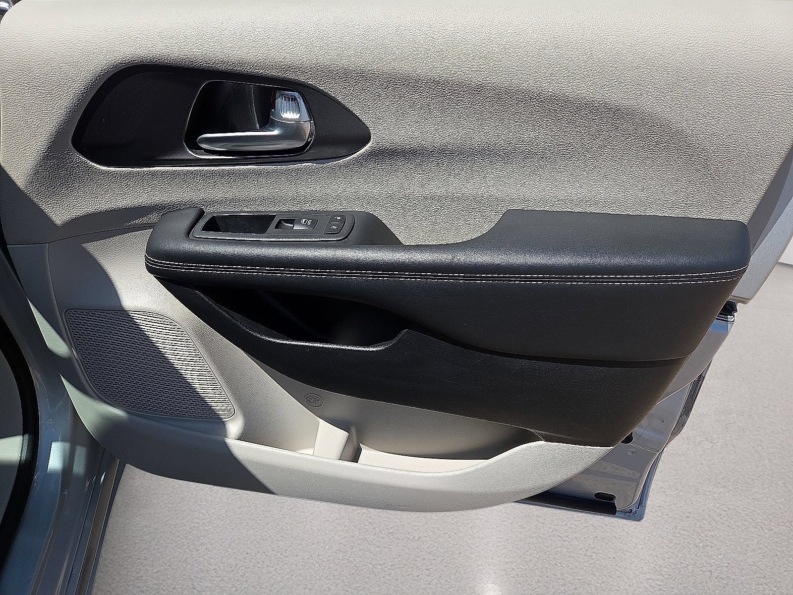 Used 2024 Chrysler Pacifica Touring-L FWD image 13