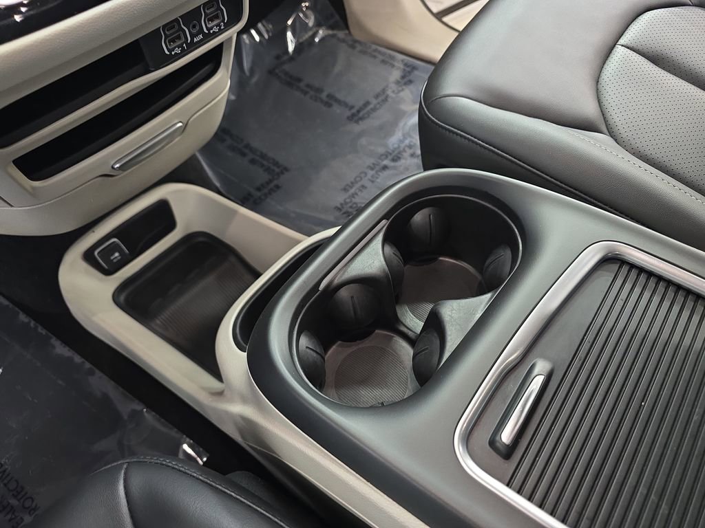 Certified 2024 Chrysler Pacifica Touring-L FWD image 27