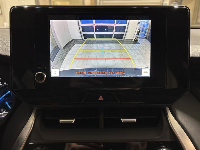 Used 2023 Toyota Venza LE image 11