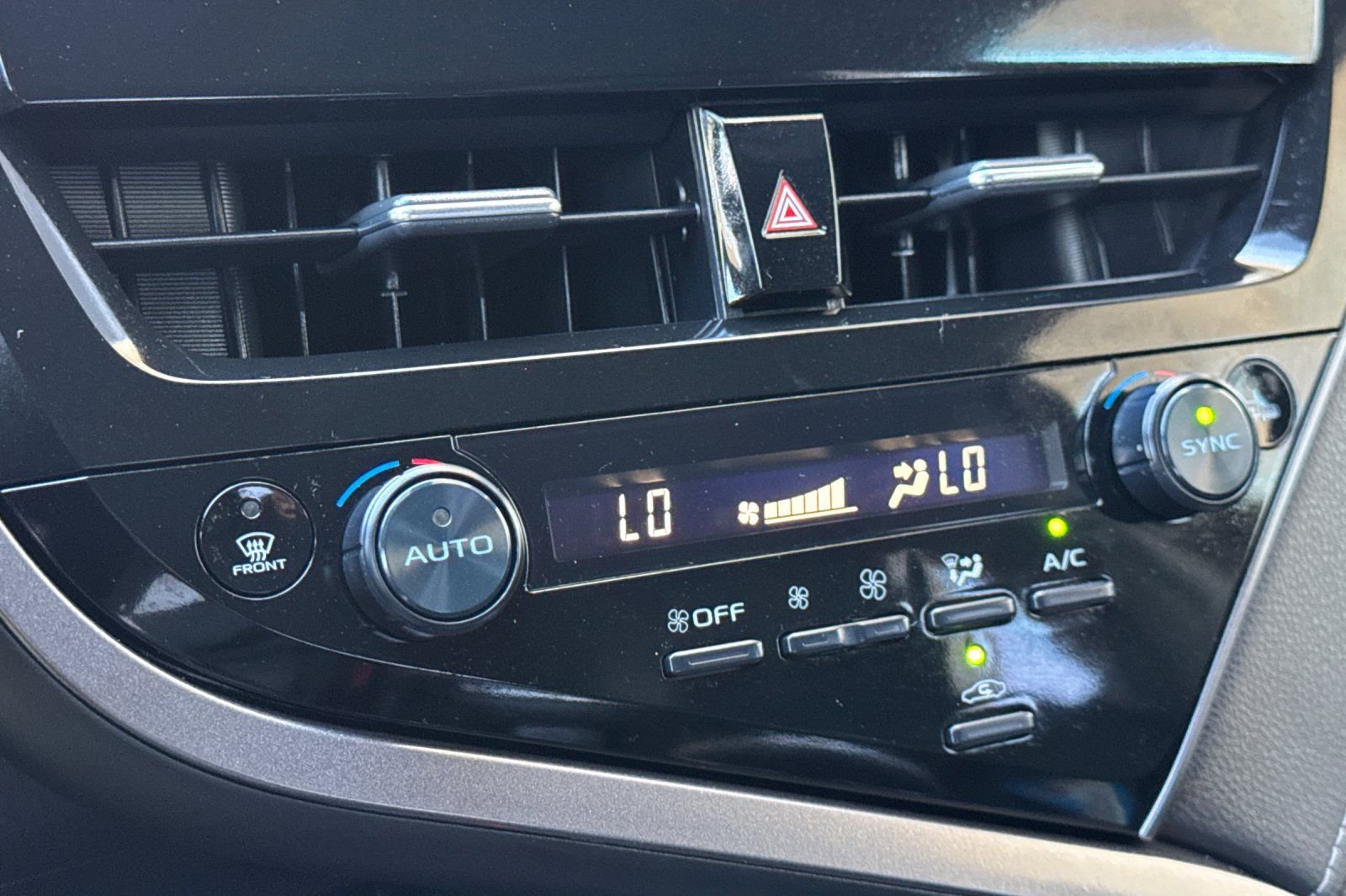 Used 2024 Toyota Camry SE image 19