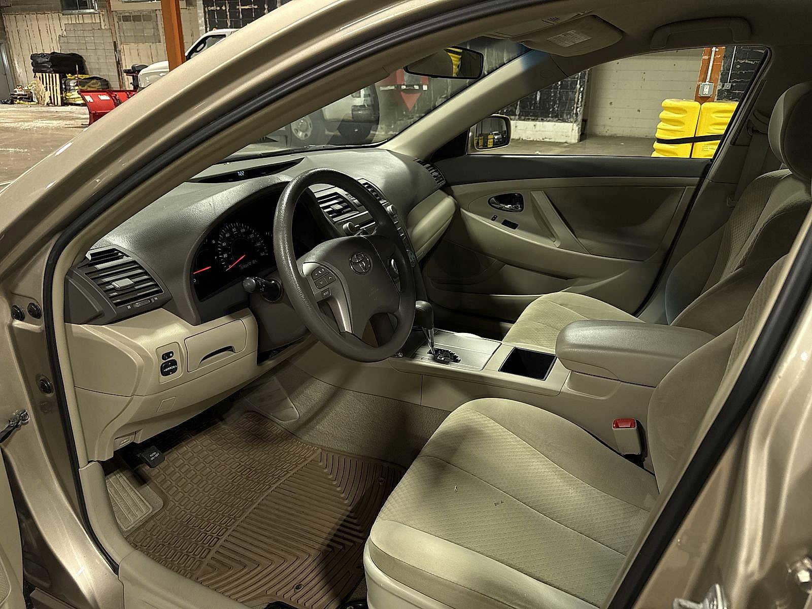 Used 2009 Toyota Camry LE FWD image 27