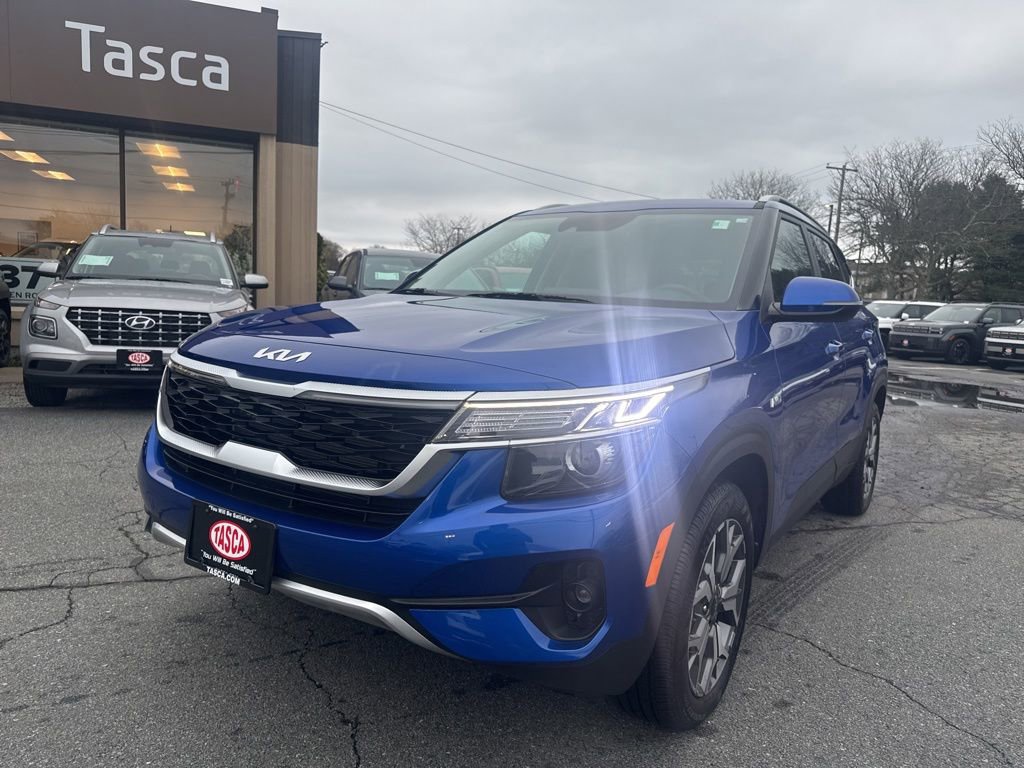Used 2023 Kia Seltos EX AWD/4WD image 2