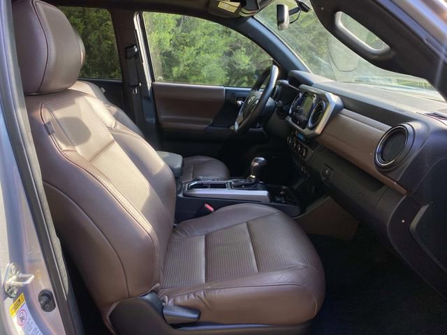 Used 2017 Toyota Tacoma Limited image 33