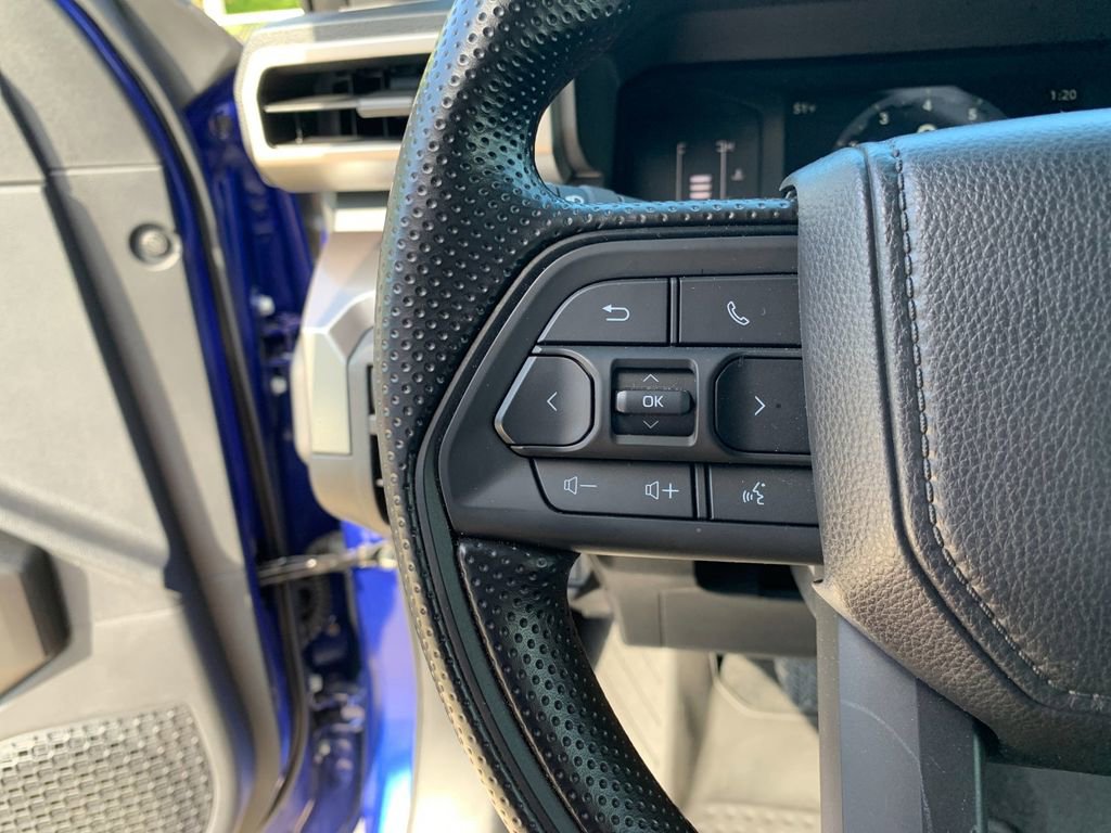 Used 2025 Toyota Tacoma SR5 AWD/4WD image 28