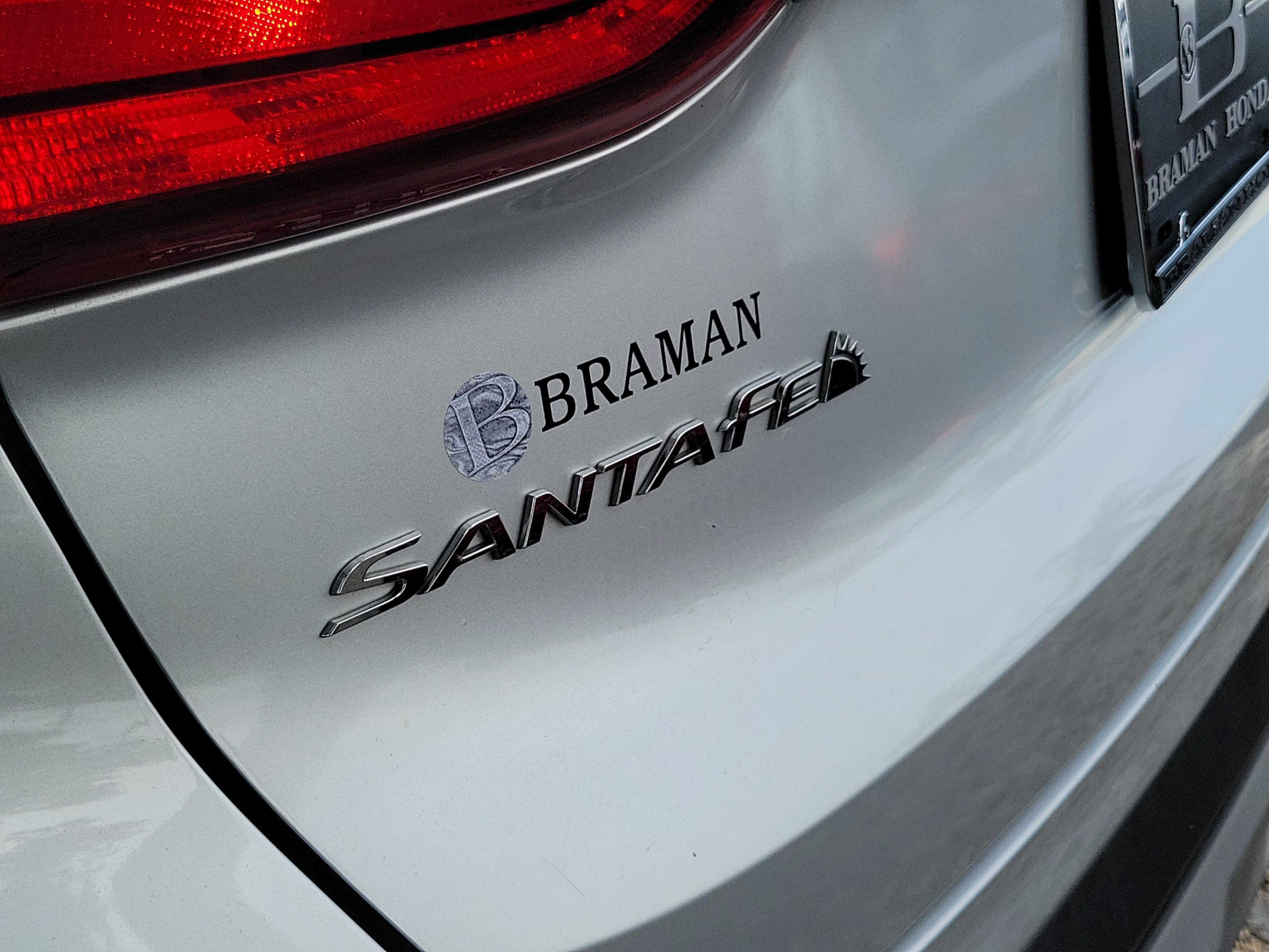 Used 2019 Hyundai Santa Fe SEL FWD image 5