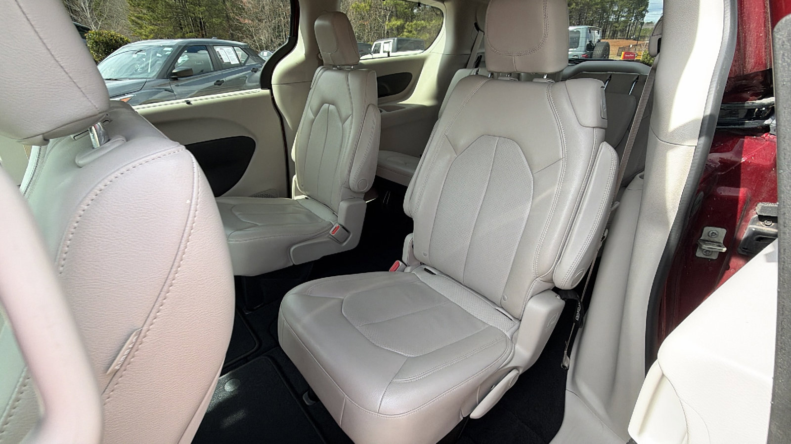 Used 2018 Chrysler Pacifica Touring-L w/ Tire & Wheel Group image 22