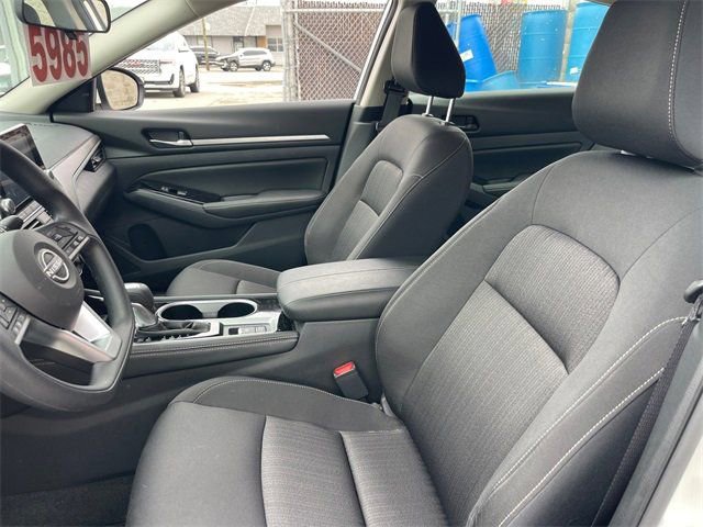 Used 2023 Nissan Altima 2.5 SV image 9