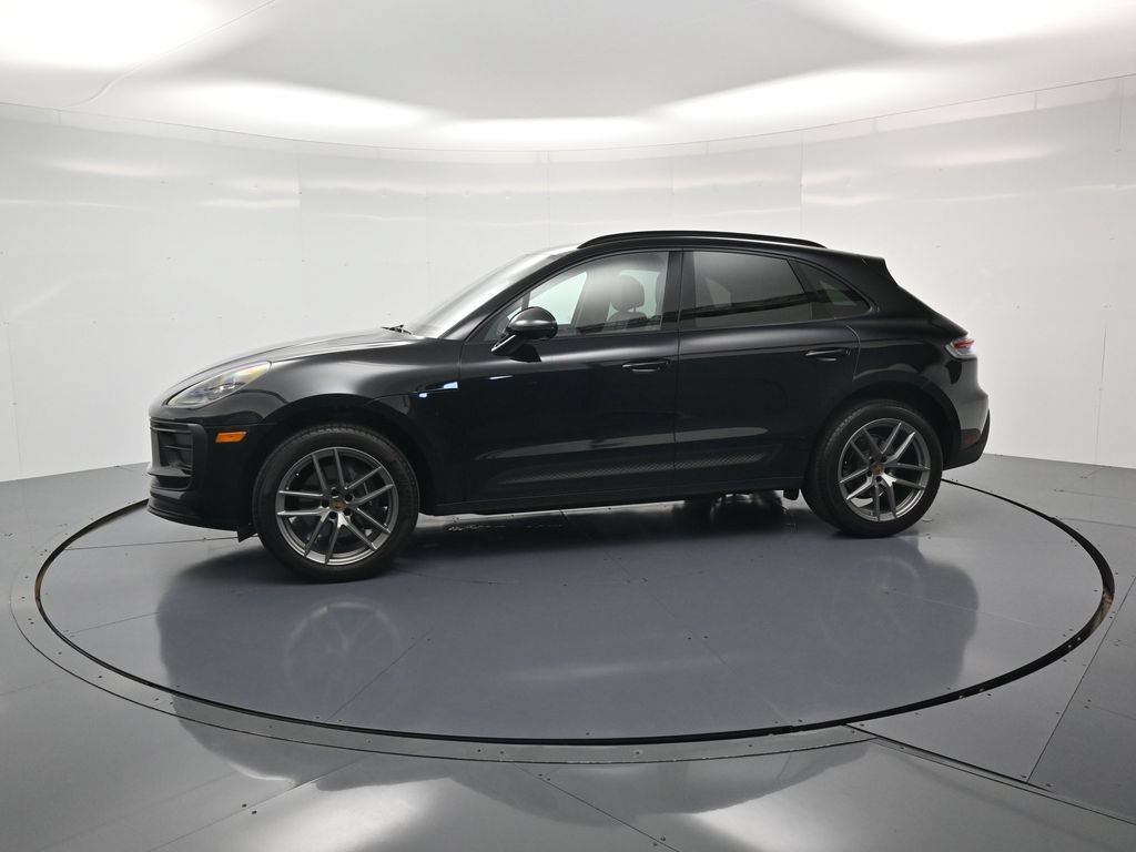 Certified 2025 Porsche Macan AWD/4WD image 2