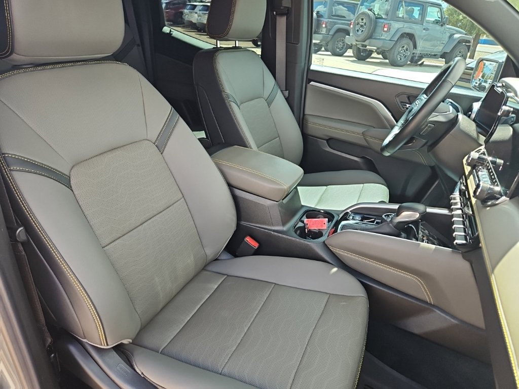 Used 2025 Chevrolet Colorado ZR2 w/ Technology Package AWD/4WD image 21
