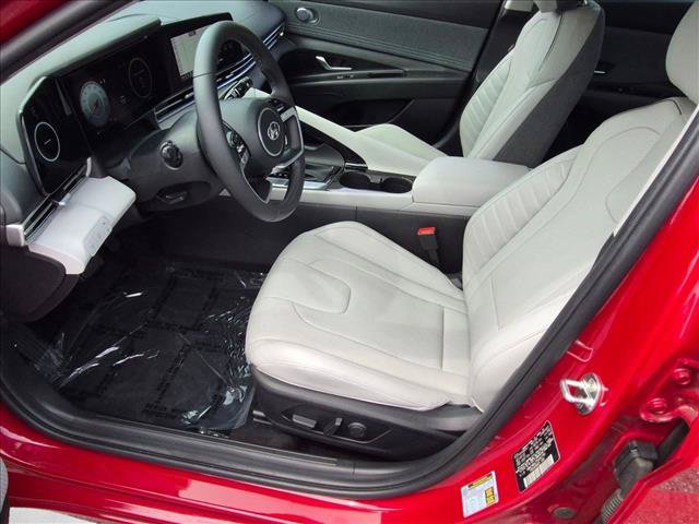 Used 2023 Hyundai Elantra Limited w/ Preferred Accessory Package FWD image 14