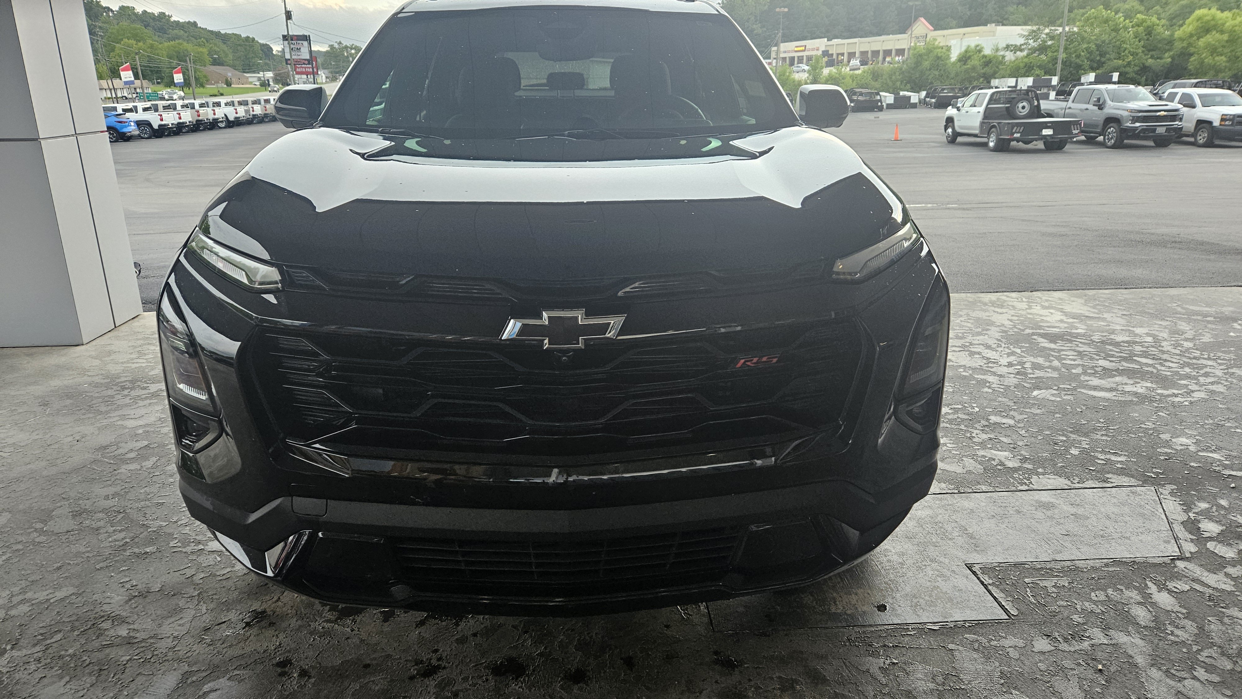 Used 2025 Chevrolet Equinox RS w/ Safety and Technology Package FWD image 3