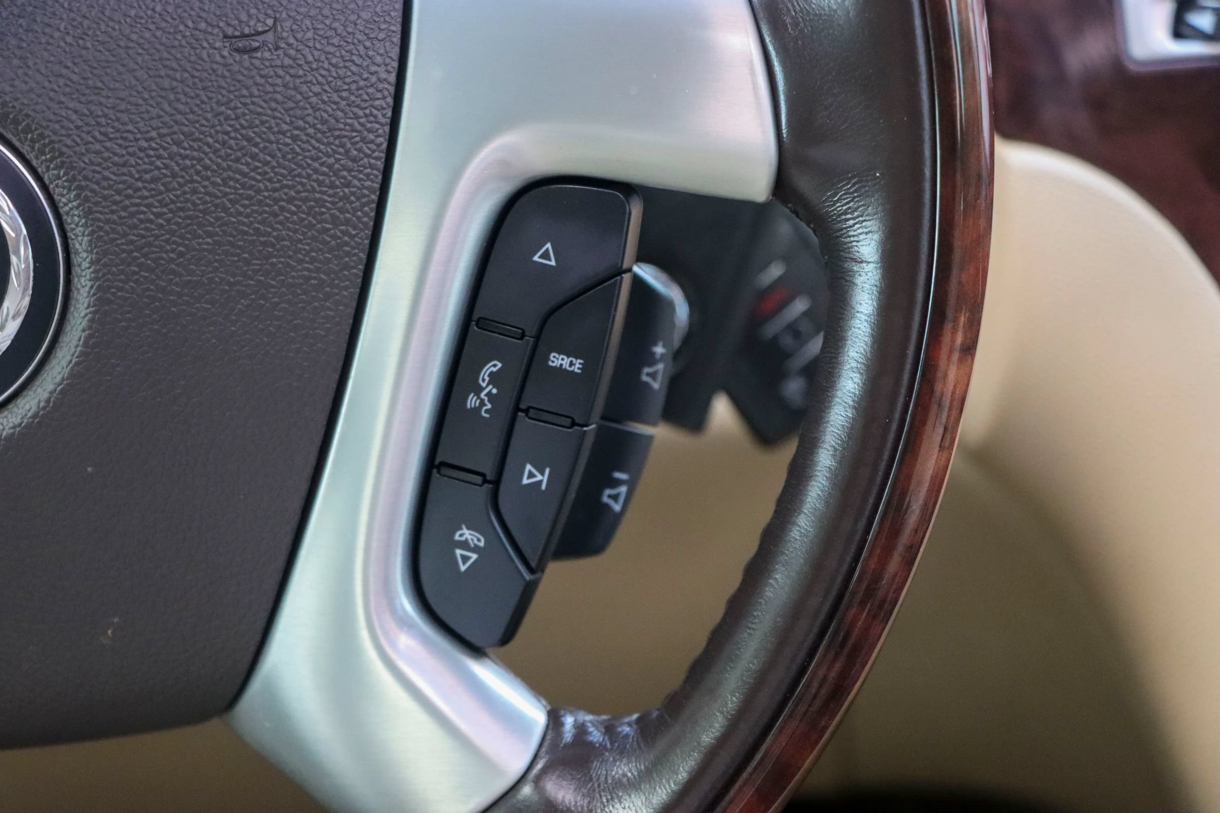 Used 2014 Cadillac Escalade Premium RWD image 34