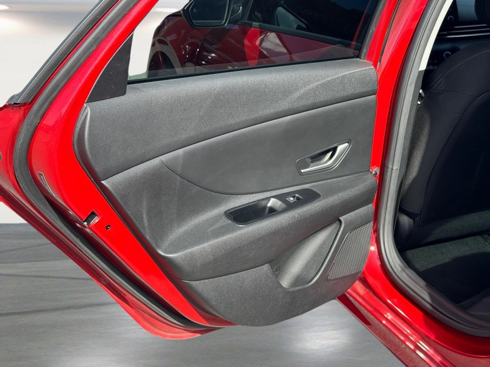 Used 2023 Hyundai Elantra SEL w/ Cargo Package FWD image 16