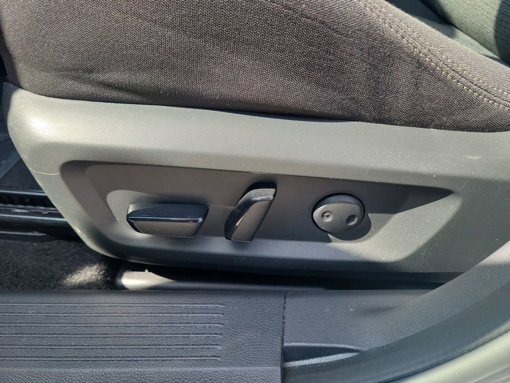 Used 2023 Nissan Rogue SV image 16