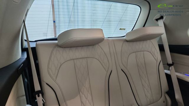 Used 2024 BMW X7 xDrive40i w/ Parking Assistance Package AWD/4WD image 30