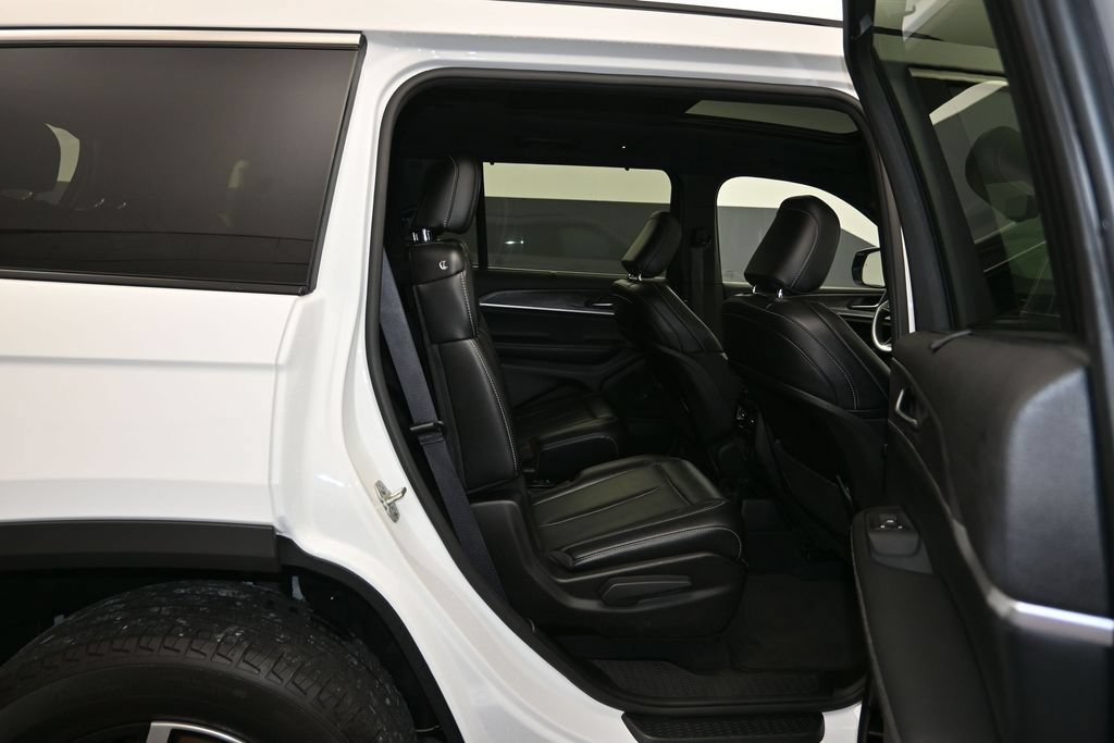 Used 2024 Jeep Grand Cherokee L Limited w/ Luxury Tech Group II AWD/4WD image 27