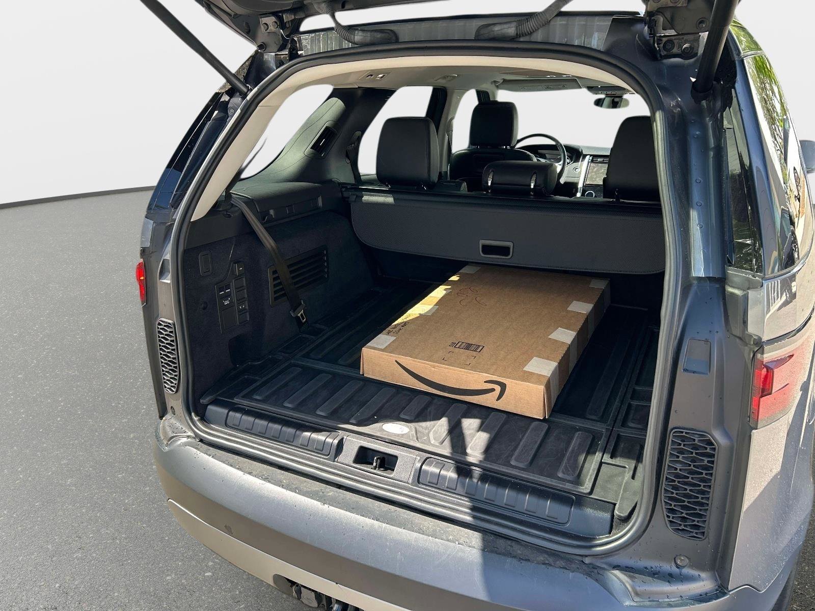 Used 2023 Land Rover Discovery S image 10