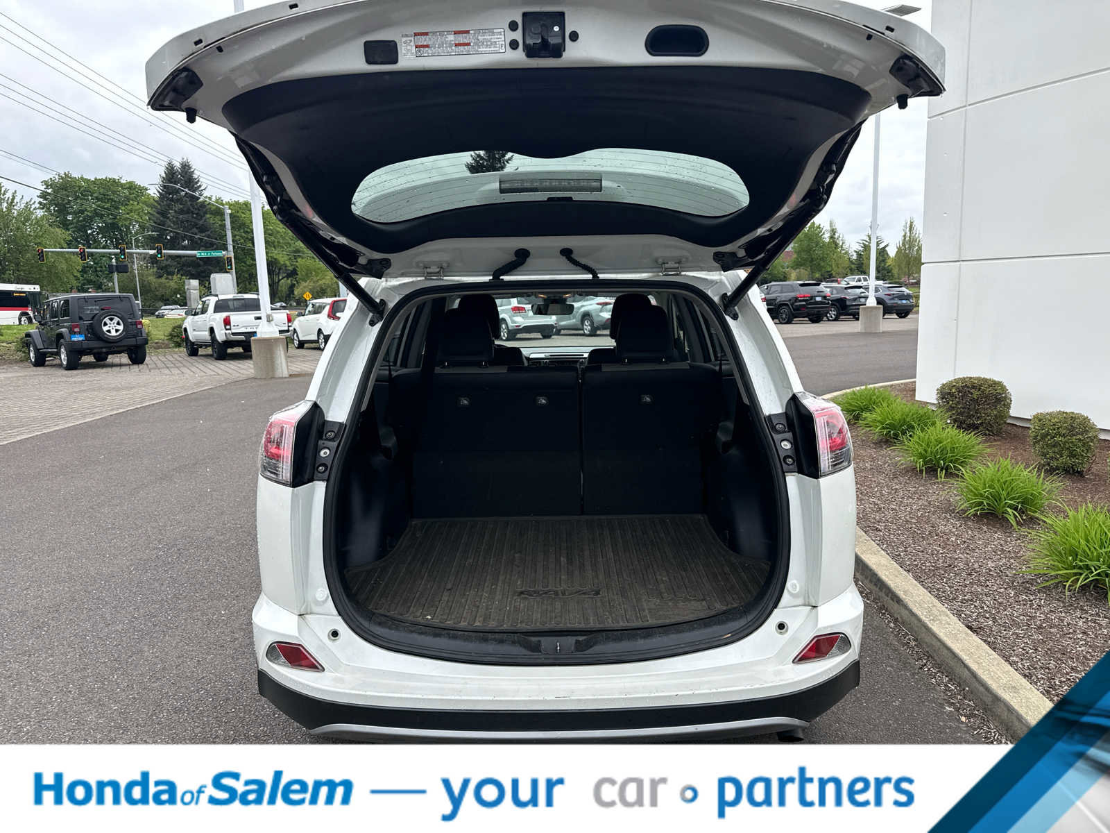 Used 2018 Toyota RAV4 Limited w/ All Weather Liner Package AWD/4WD image 20