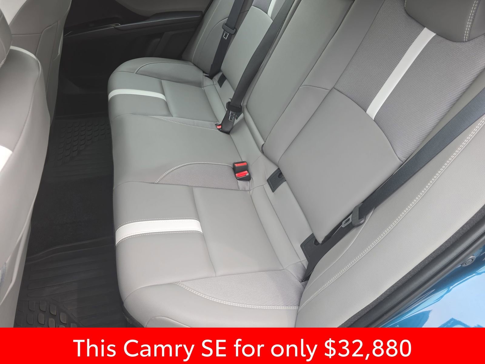 Used 2025 Toyota Camry SE w/ Convenience Package image 19