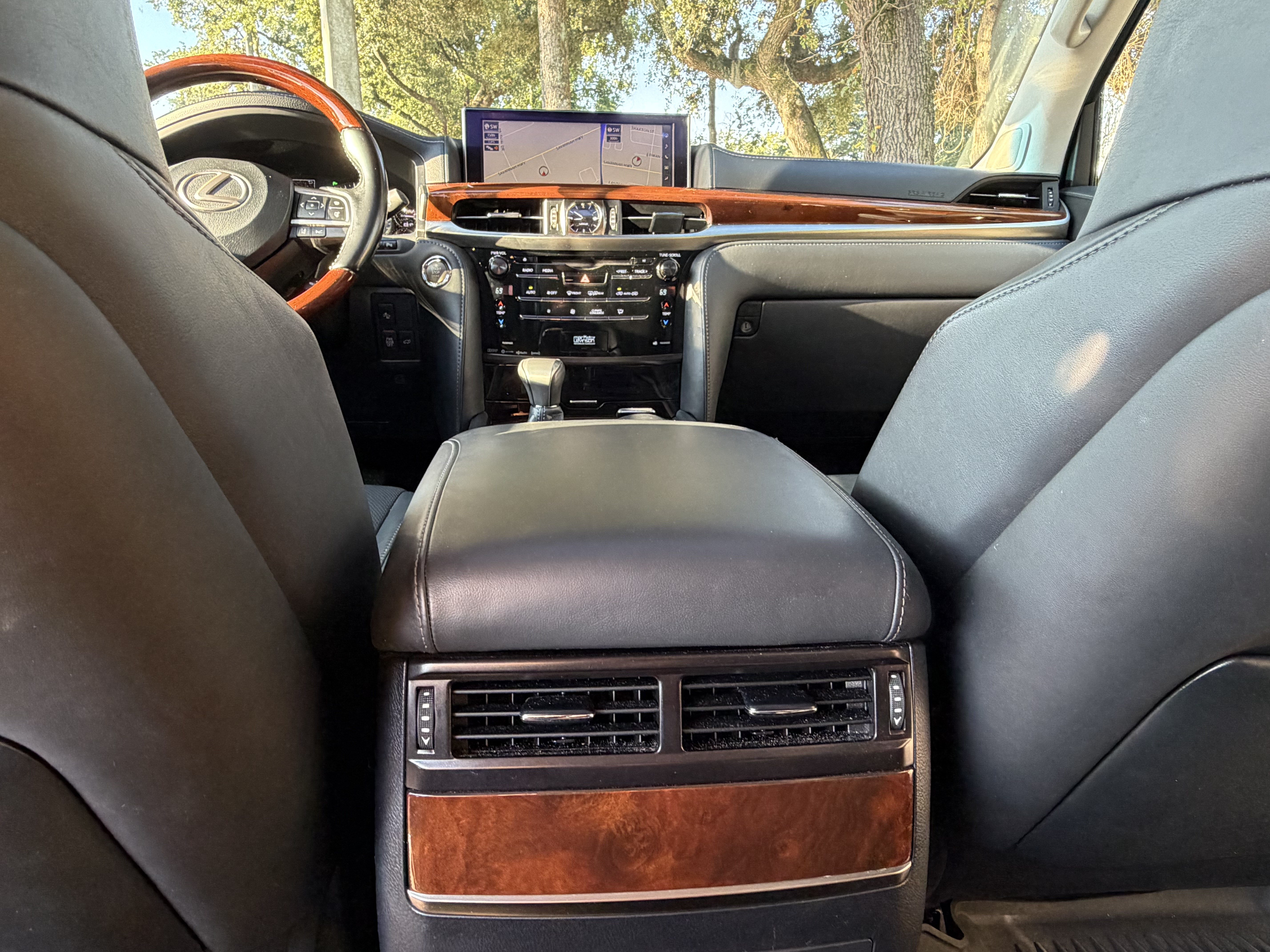 Used 2017 Lexus LX 570 4WD w/ Luxury Package image 37