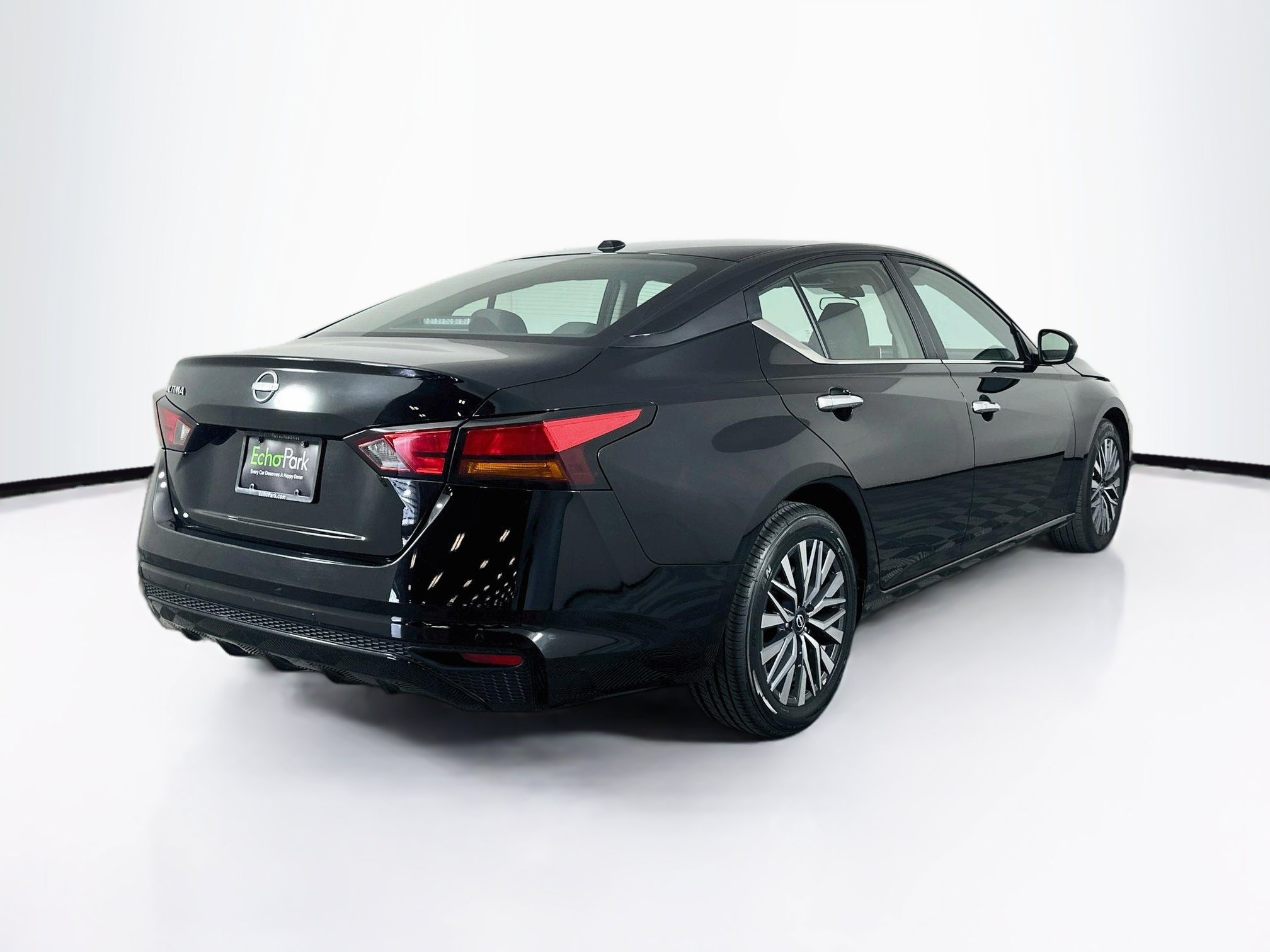 Used 2025 Nissan Altima 2.5 SV FWD image 9