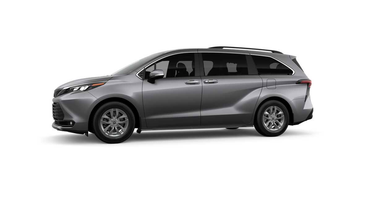 New 2026 Toyota Sienna XLE AWD/4WD image 3