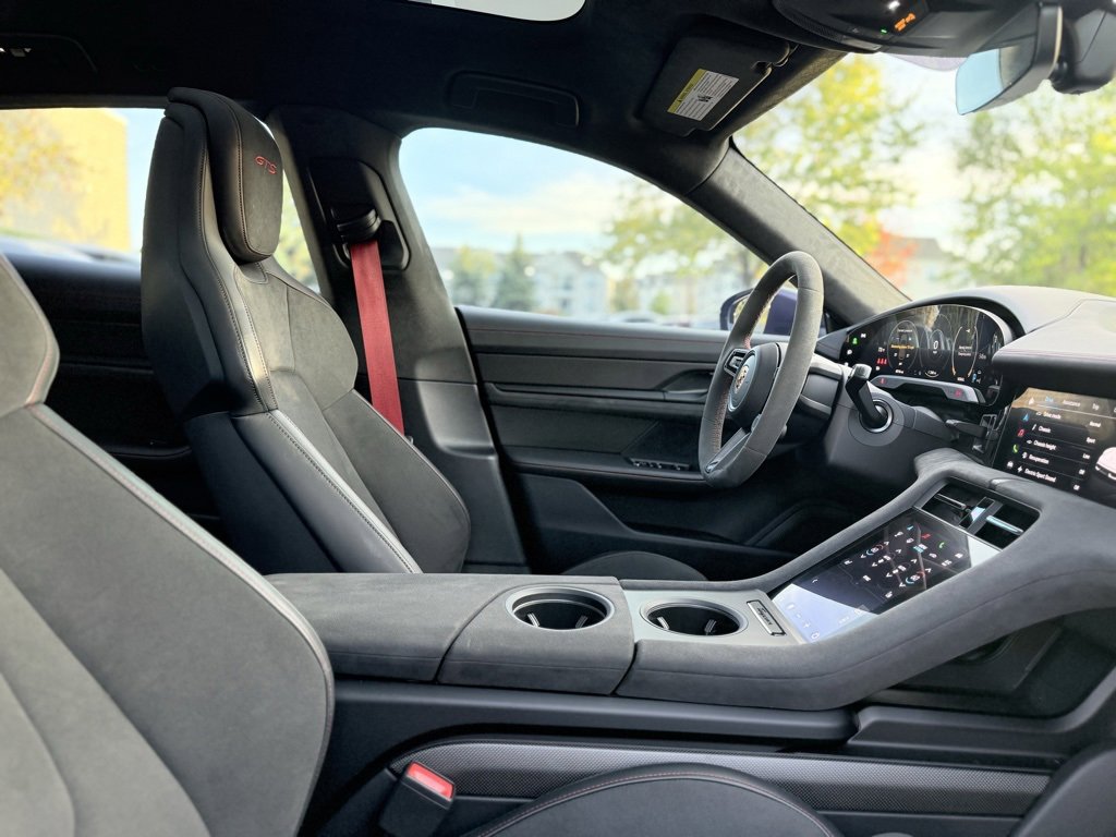 Used 2024 Porsche Taycan GTS image 39