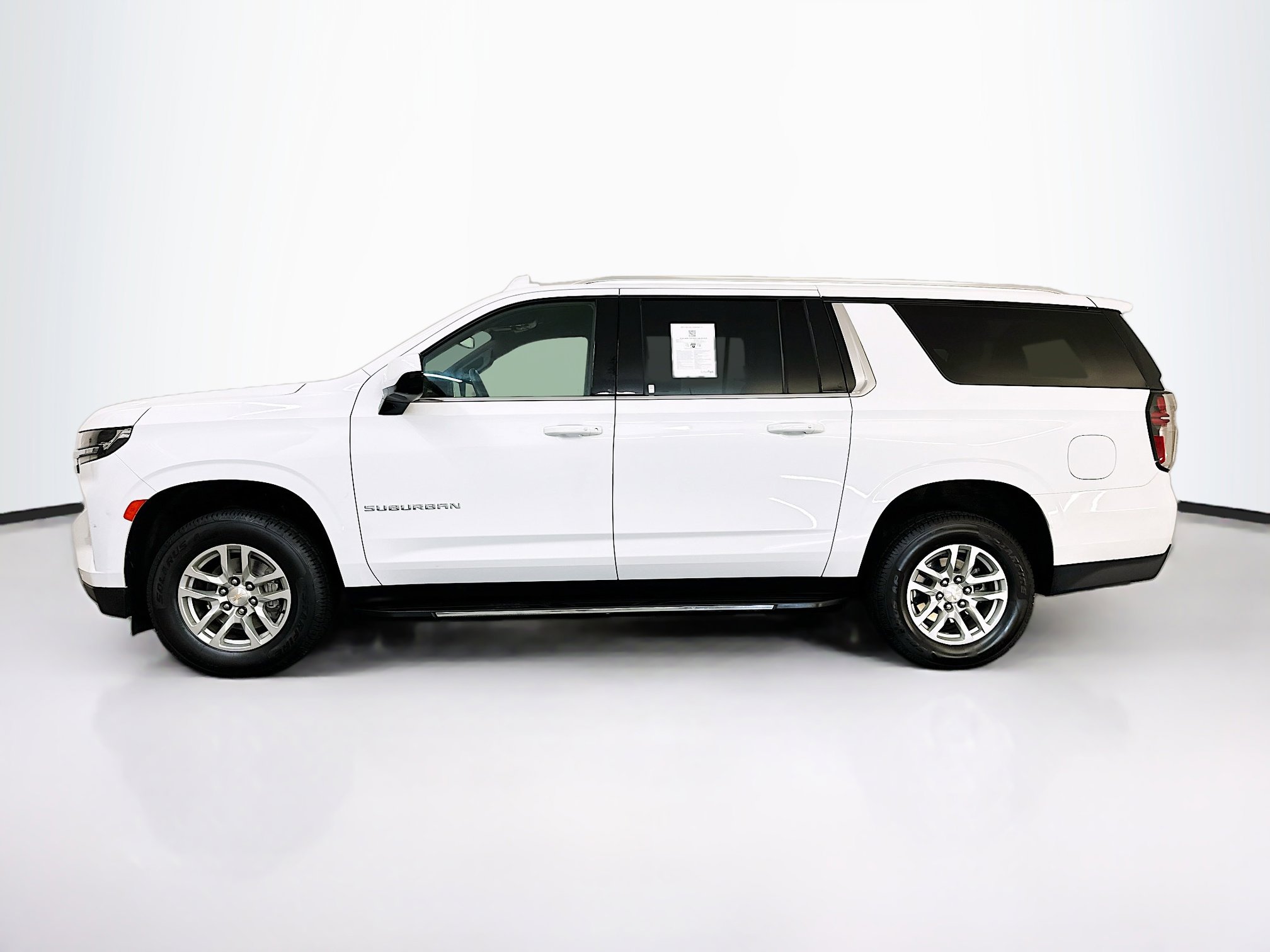 Used 2024 Chevrolet Suburban LT image 4