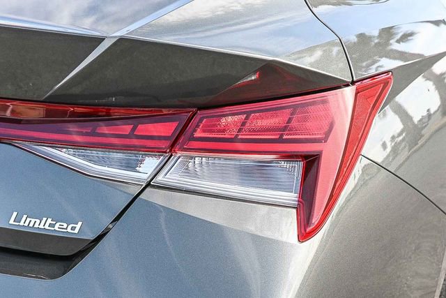 Used 2025 Hyundai Elantra Limited image 8