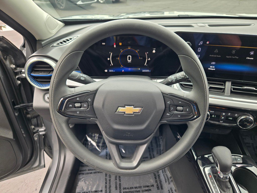 Certified 2025 Chevrolet Trax LT FWD image 30