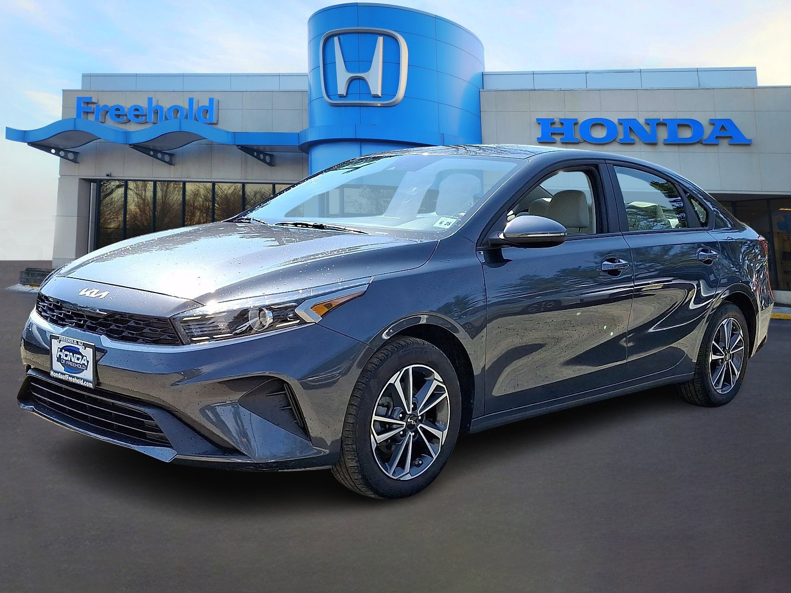 Used 2023 Kia Forte LXS w/ LXS Technology Package image 3