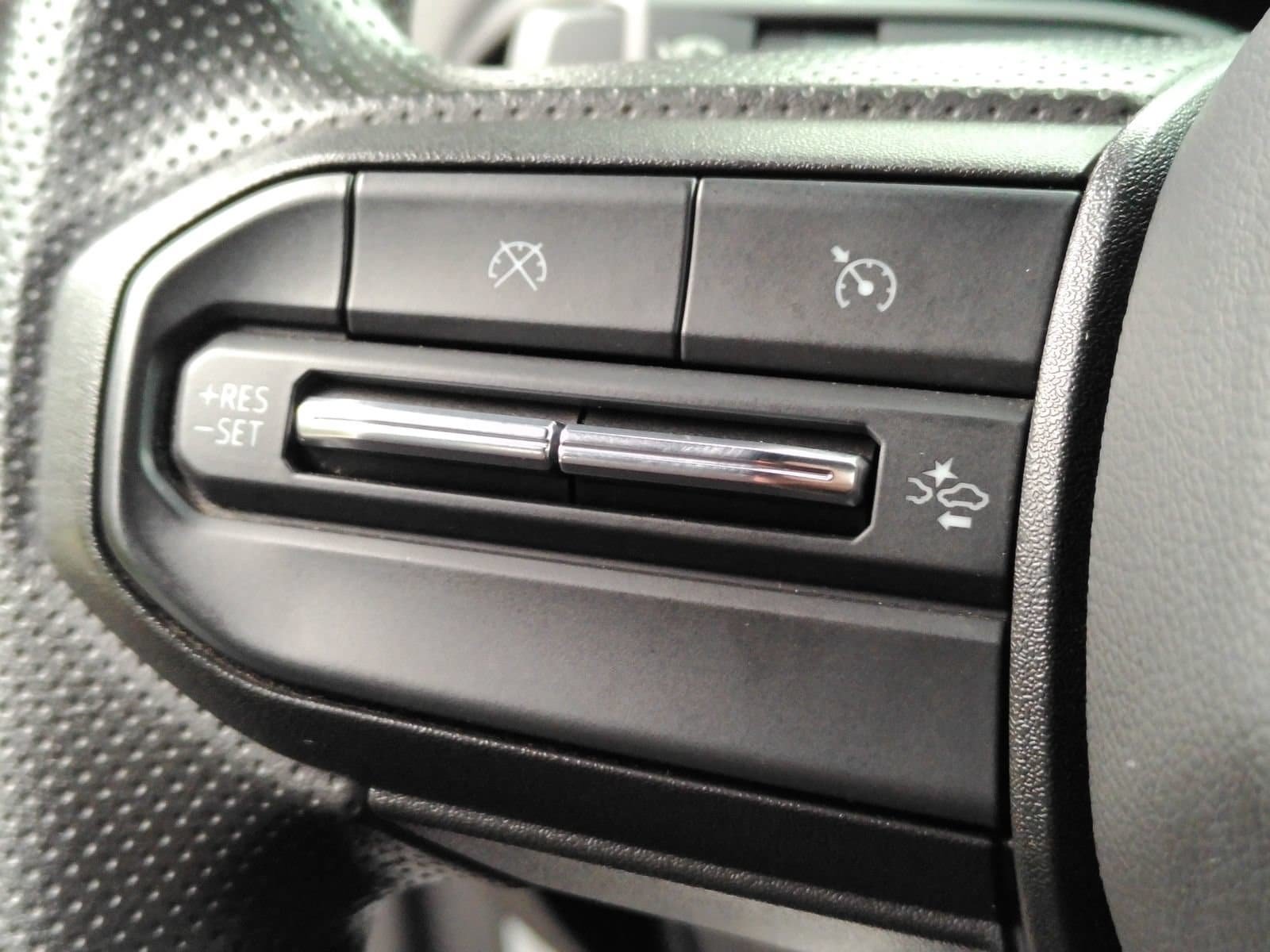 Used 2023 Chevrolet Colorado Trail Boss w/ Technology Package AWD/4WD image 23